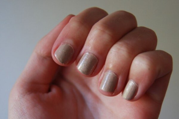 Naglar Beige Med Glitter